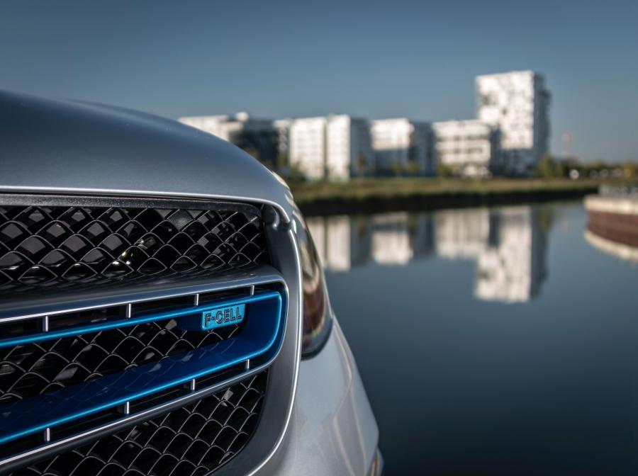Детали экстерьера Mercedes-Benz GLC F-Cell 2019 года  (WW) (фото 7 из 40)